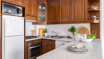 Fantastiskt fin markplan med inredd källare endast 500 meter till Playa Los Locos! - Lotus Properties