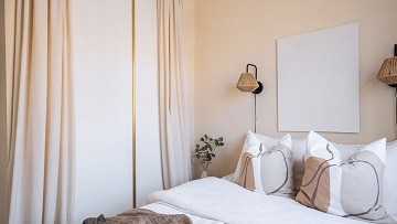 Fantastiskt fin markplan med inredd källare endast 500 meter till Playa Los Locos! - Lotus Properties