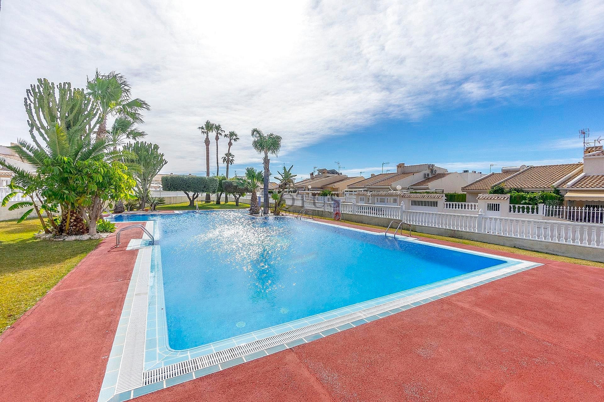 FANTASTISK VÄLSKÖTT OCH SOLIG BOSTAD I RES. ABACAL - AGUAS NUEVAS! - Lotus Properties