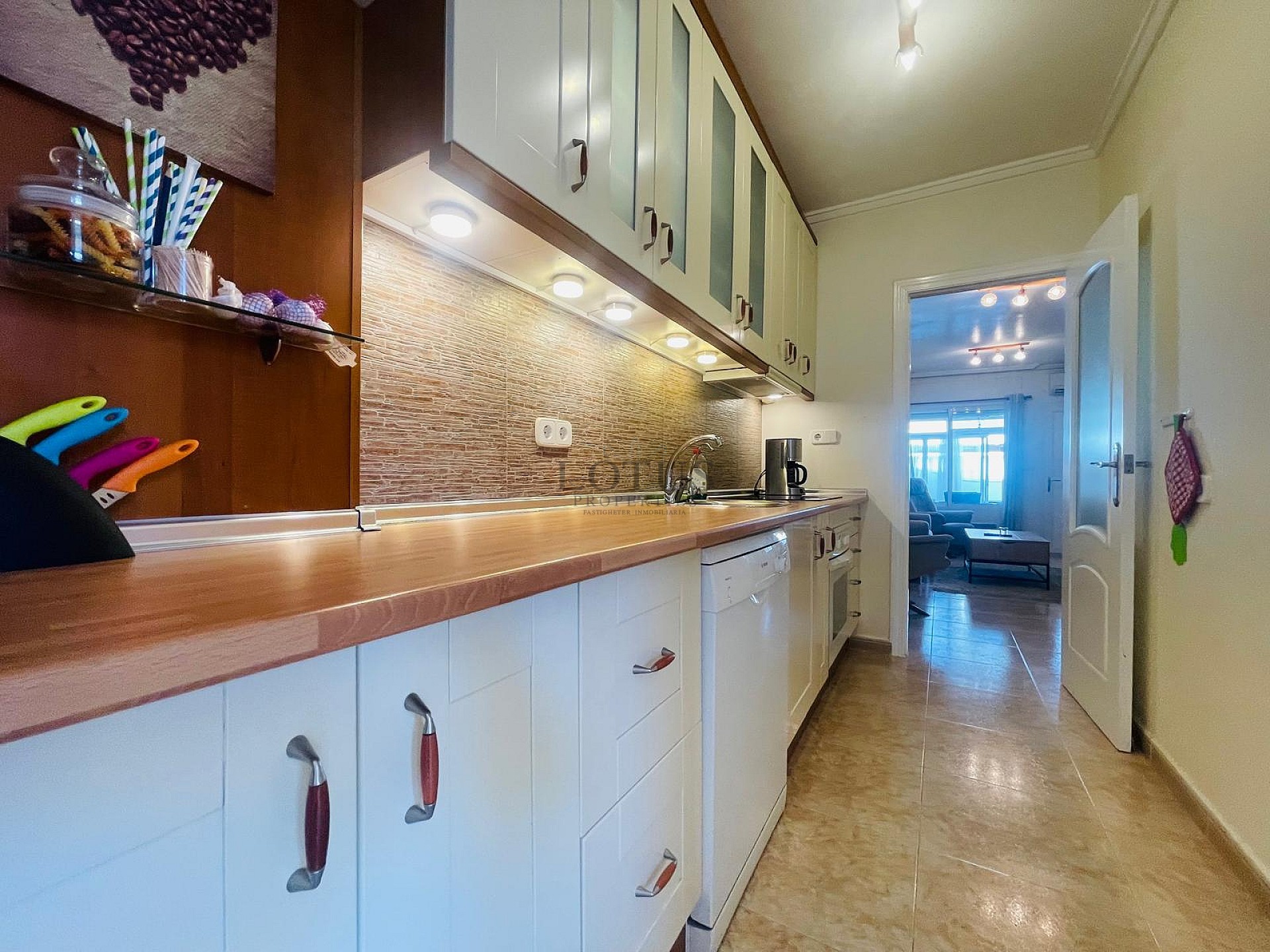 FANTASTISK VÄLSKÖTT OCH SOLIG BOSTAD I RES. ABACAL - AGUAS NUEVAS! - Lotus Properties