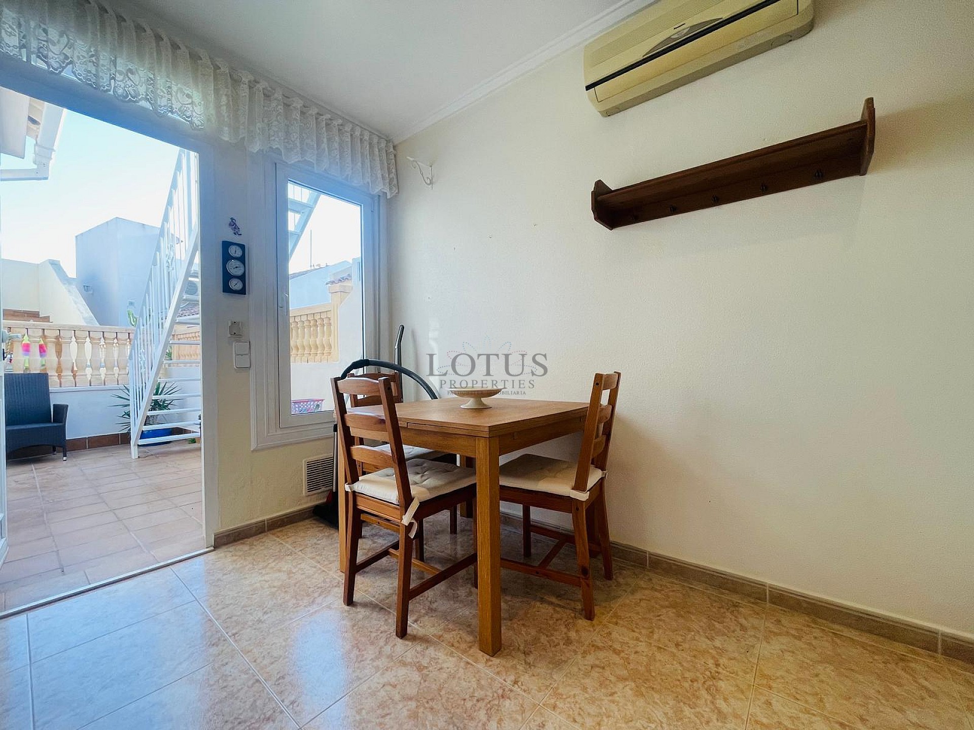 FANTASTISK VÄLSKÖTT OCH SOLIG BOSTAD I RES. ABACAL - AGUAS NUEVAS! - Lotus Properties