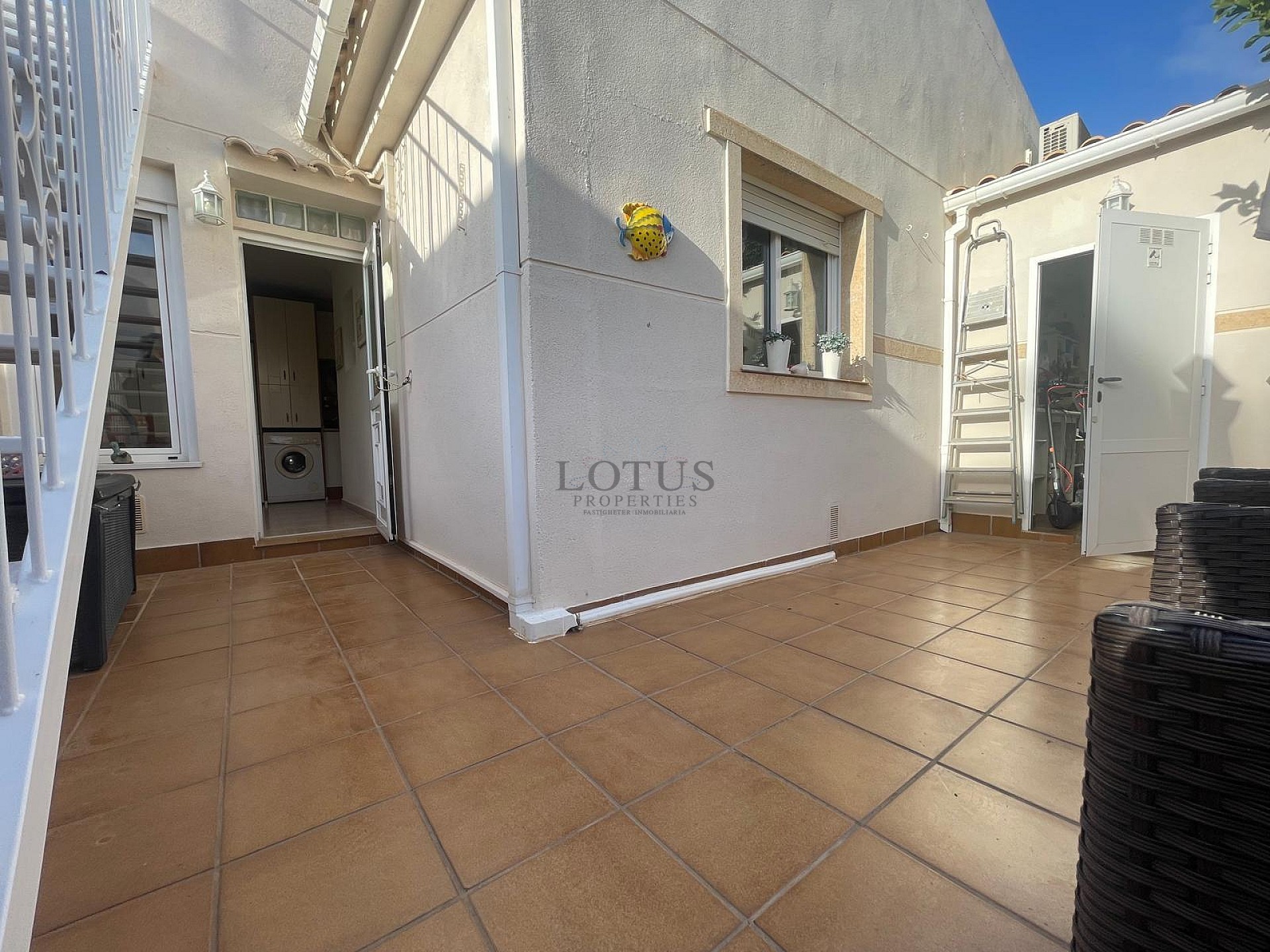 FANTASTISK VÄLSKÖTT OCH SOLIG BOSTAD I RES. ABACAL - AGUAS NUEVAS! - Lotus Properties