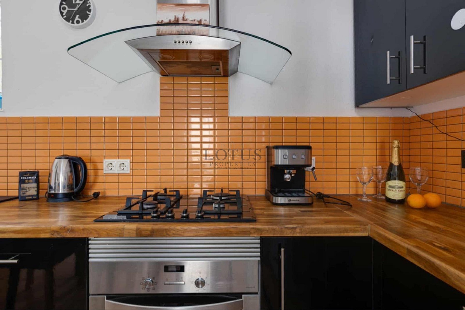 Charmigt hörnradhus med fantastisk takterrass och havsutsikt i Villamartin - Lotus Properties