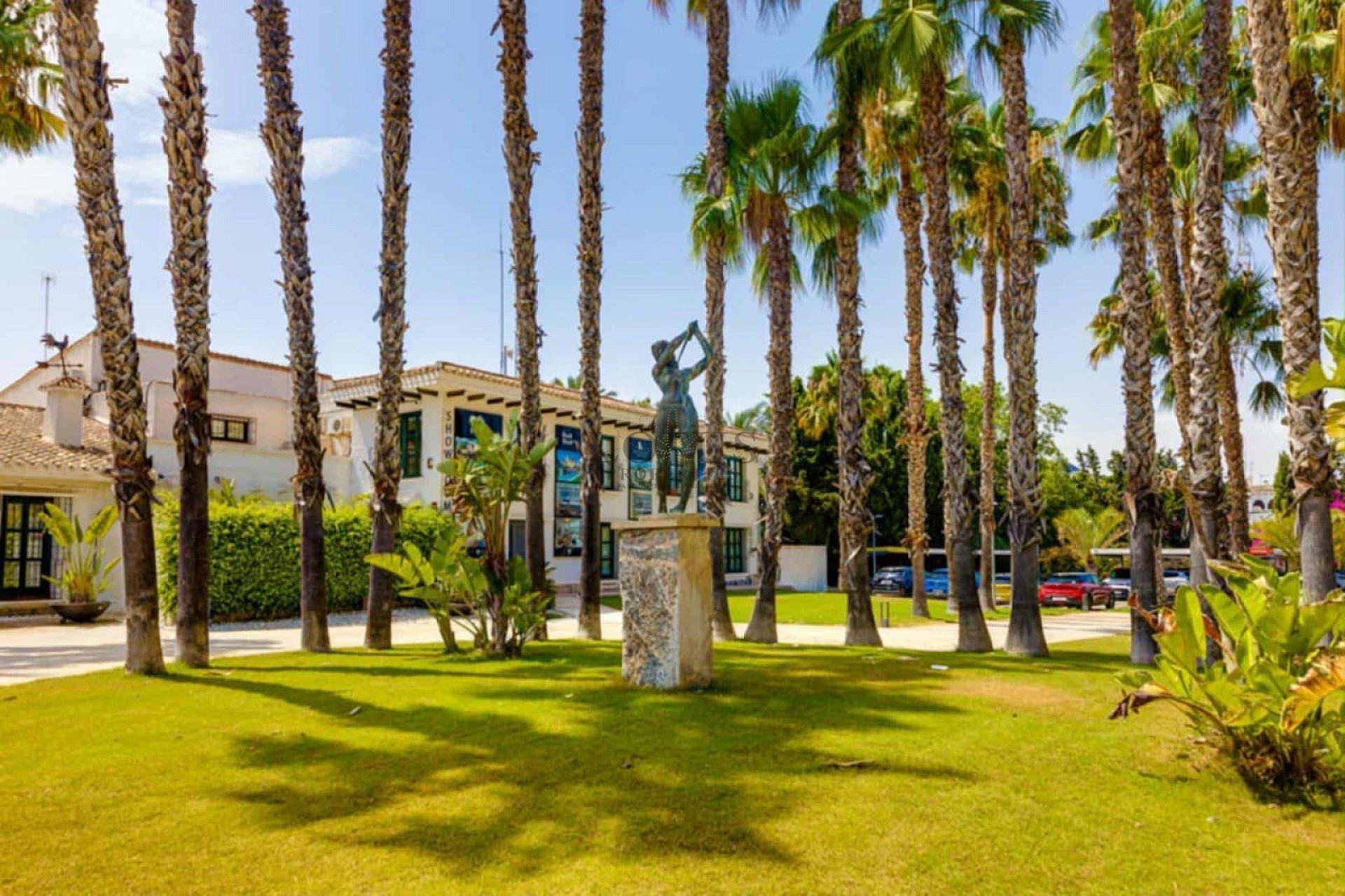 Charmigt hörnradhus med fantastisk takterrass och havsutsikt i Villamartin - Lotus Properties