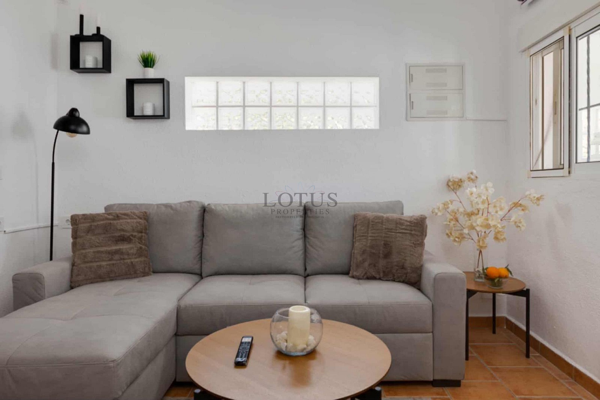 Charmigt hörnradhus med fantastisk takterrass och havsutsikt i Villamartin - Lotus Properties