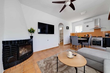 Charmigt hörnradhus med fantastisk takterrass och havsutsikt i Villamartin - Lotus Properties