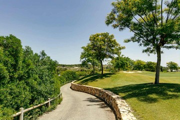 Charmigt hörnradhus med fantastisk takterrass och havsutsikt i Villamartin - Lotus Properties