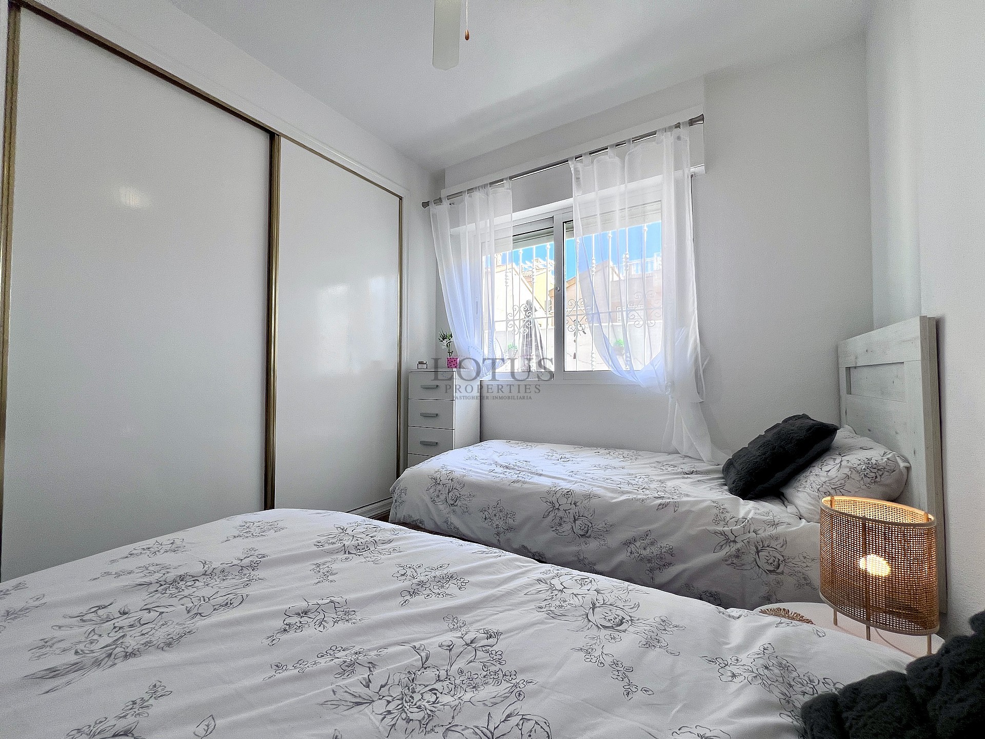 Fantastisk hörnlägenhet i Los Altos - Lotus Properties