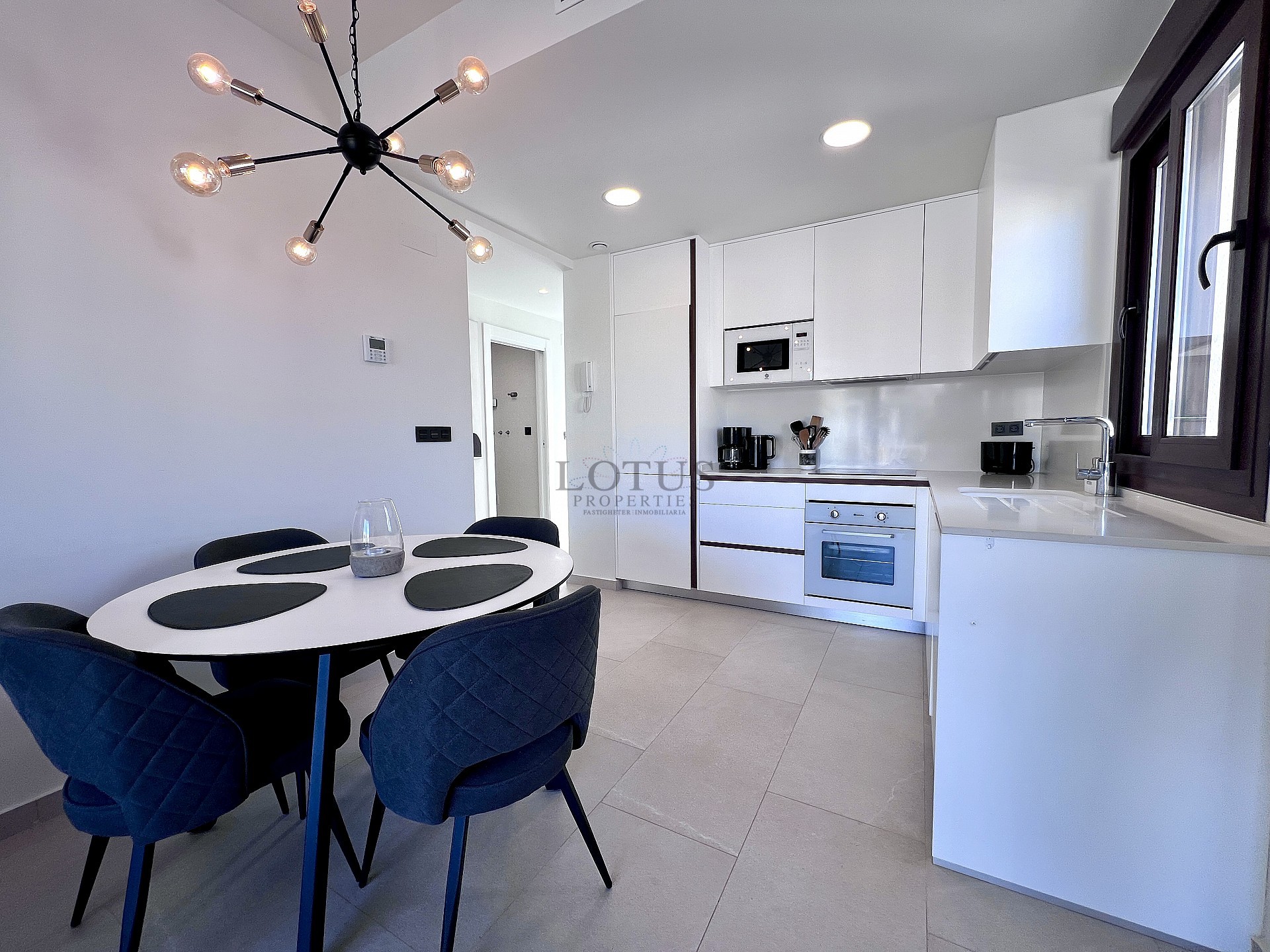 Exklusiv hörn tak-bungalow med 3 sovrum i Los Balcones - Lotus Properties