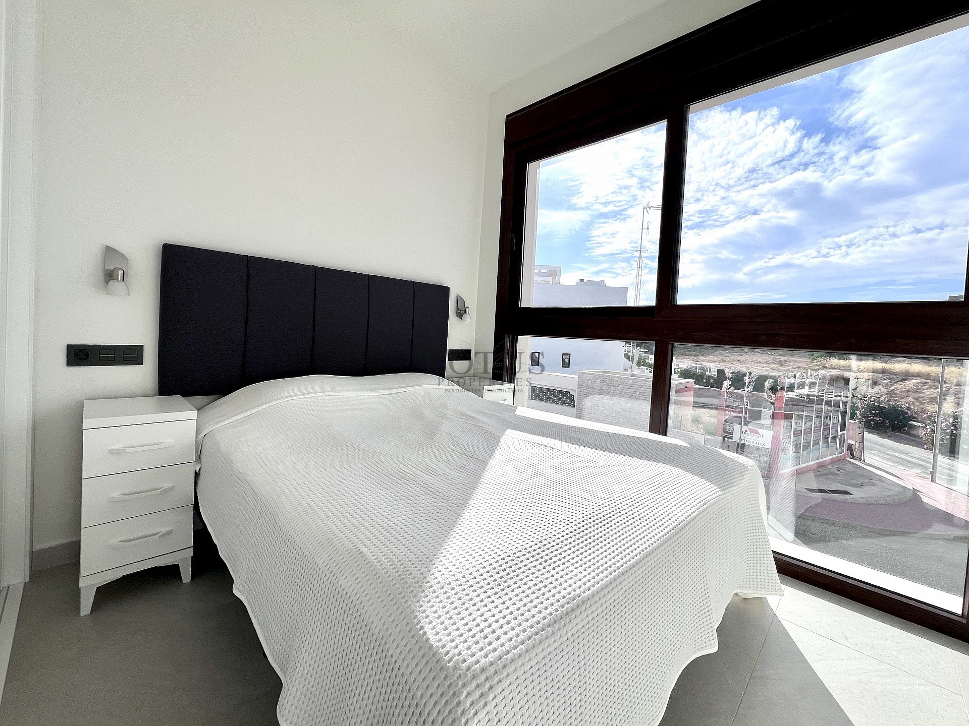 Exklusiv hörn tak-bungalow med 3 sovrum i Los Balcones - Lotus Properties