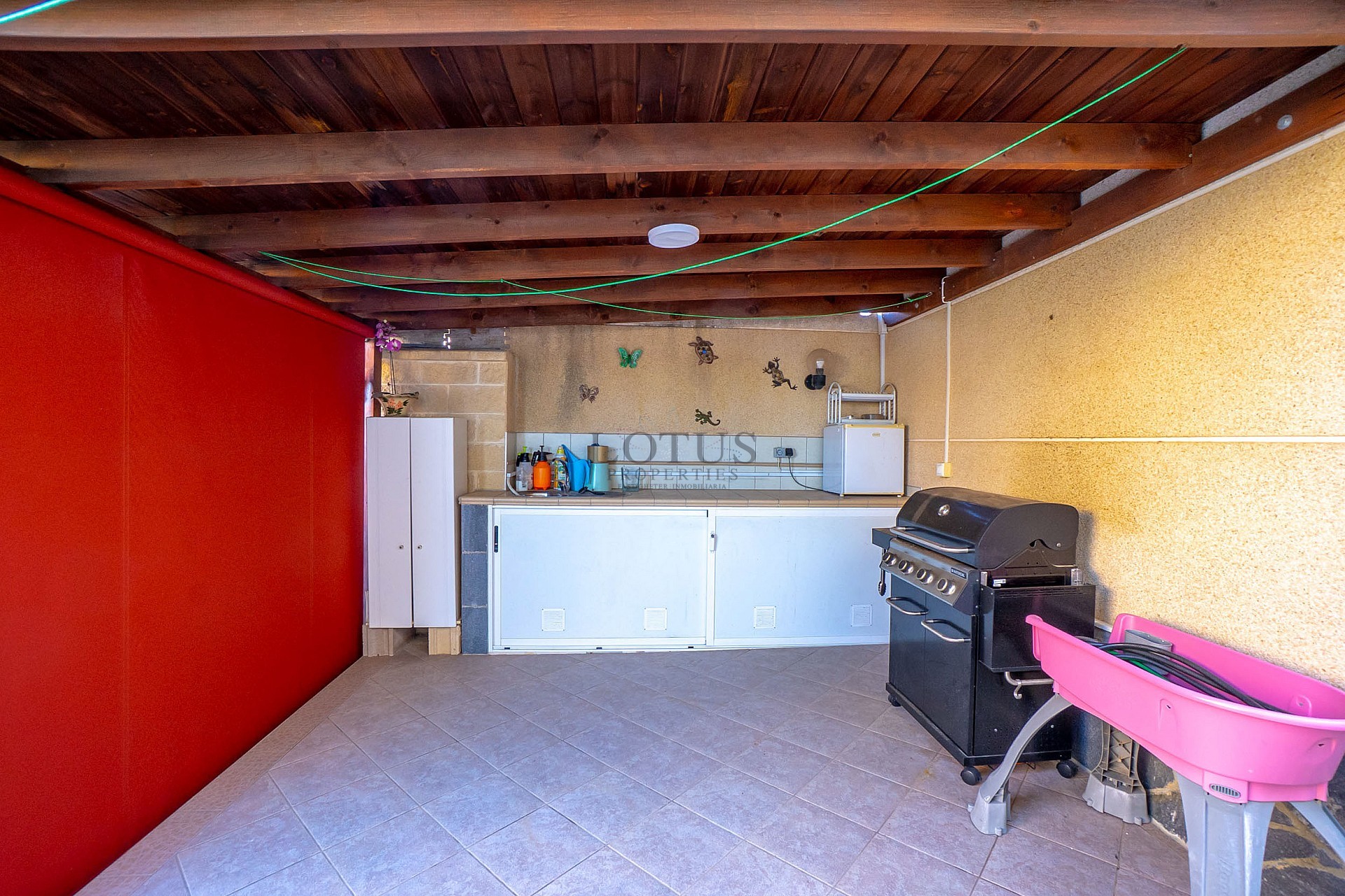 Charmig och välskött villa med 3 sovrum och uppvärmd saltvattenpool - Lotus Properties