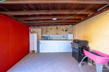 Charmig och välskött villa med 3 sovrum och uppvärmd saltvattenpool - Lotus Properties