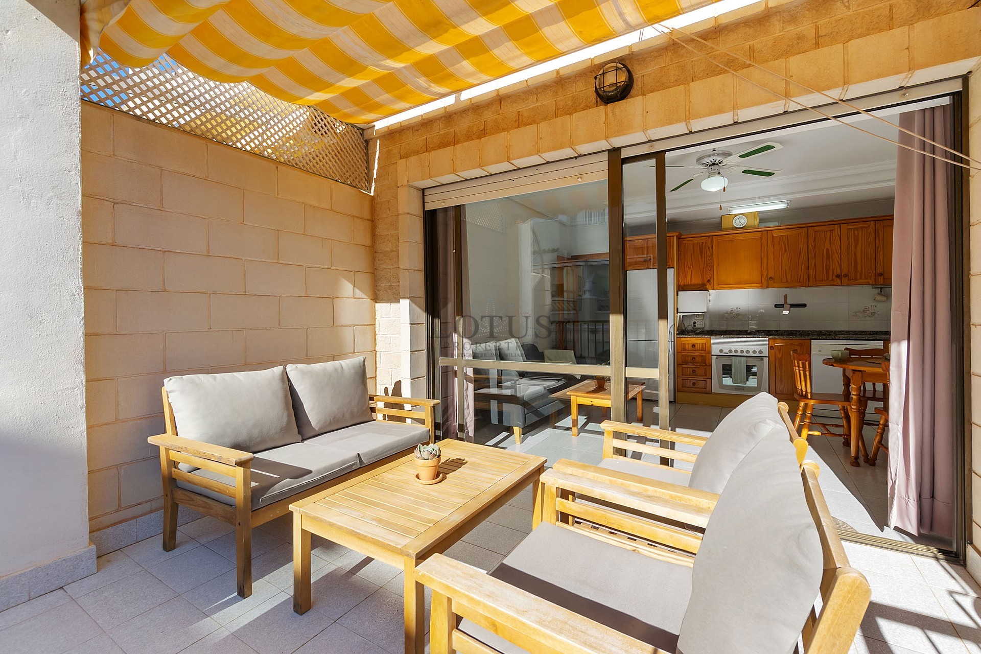 Mysig lägenhet med stor balkong i söderläge endast 160 m till Playa del Cura stranden! - Lotus Properties