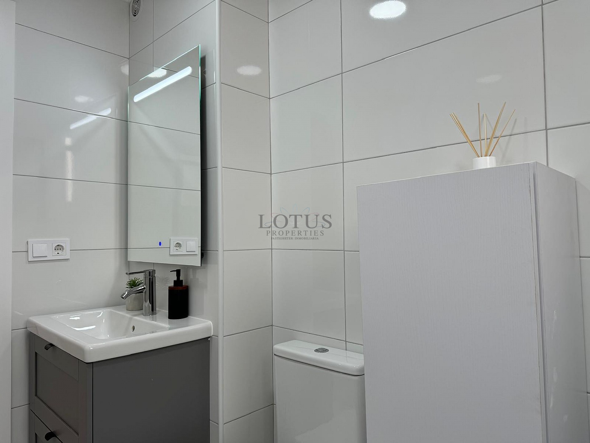 FLÄGENHET MED 4 SOVRUM 200 METER FRÅN STRANDEN - Lotus Properties