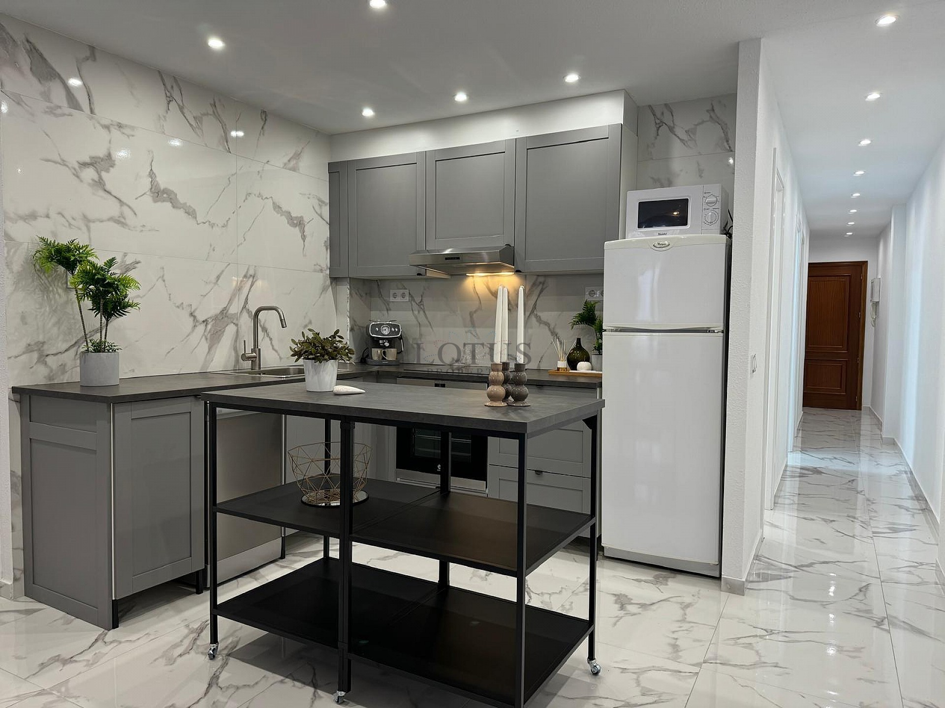 FLÄGENHET MED 4 SOVRUM 200 METER FRÅN STRANDEN - Lotus Properties