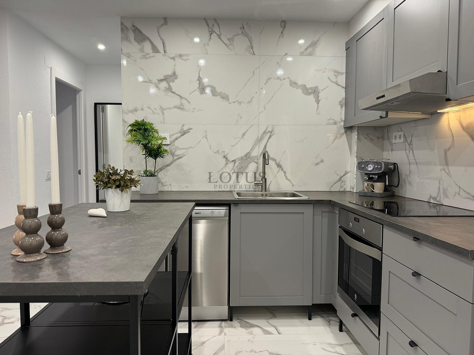 FLÄGENHET MED 4 SOVRUM 200 METER FRÅN STRANDEN - Lotus Properties