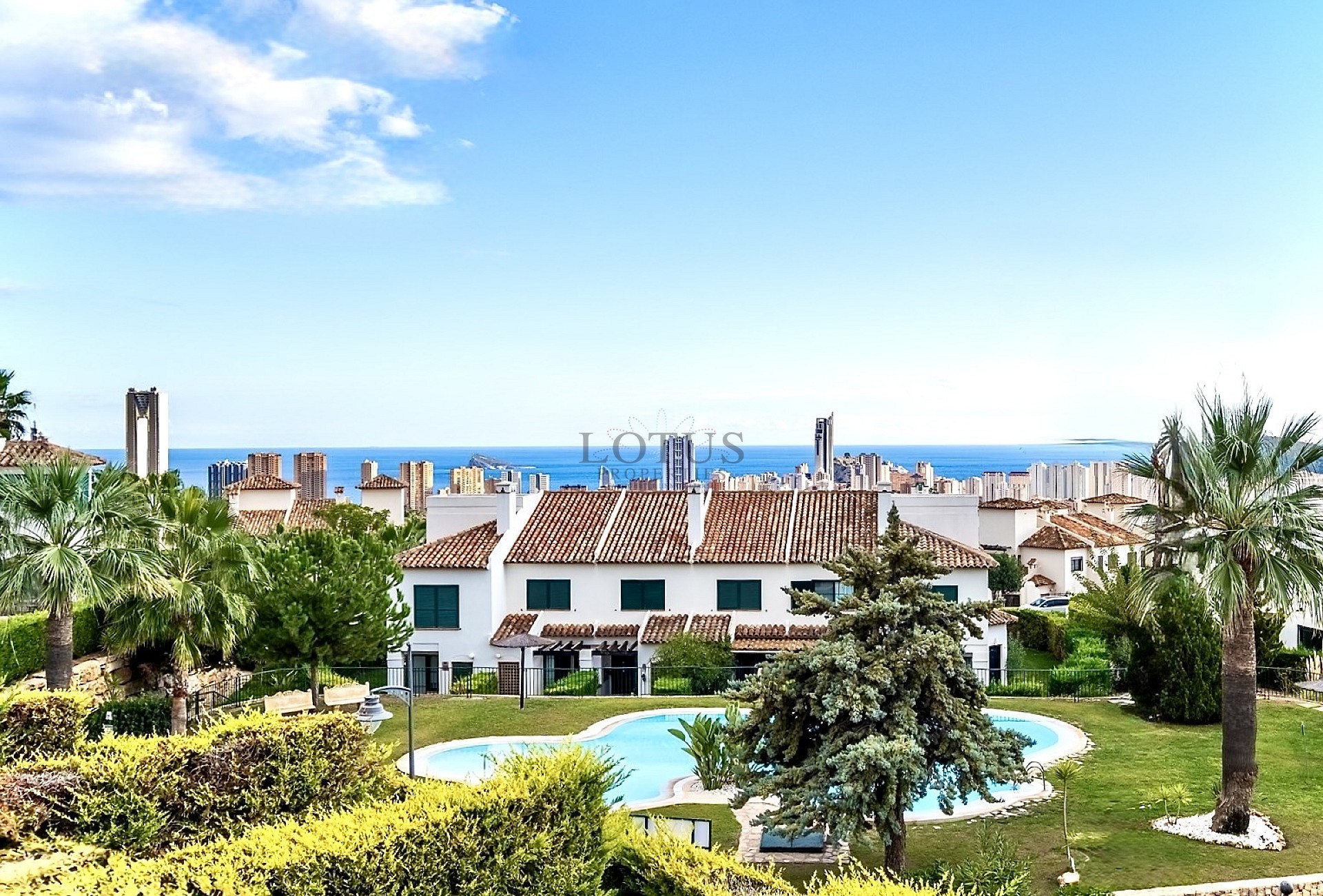 Exklusivt hörnradhus i Golf Bahía – nära Benidorm, stränder, golf och nöjesparker - Lotus Properties