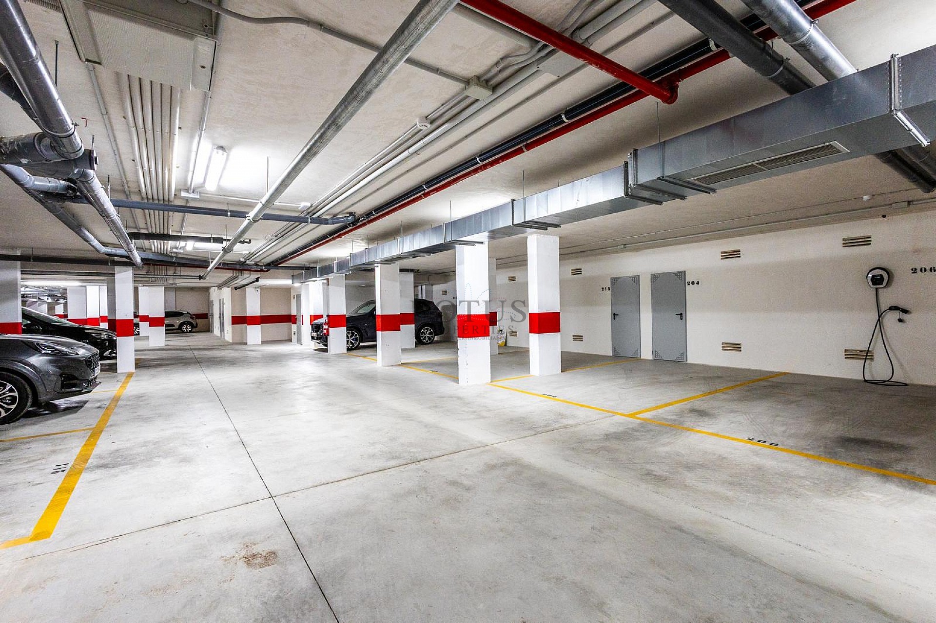 MODERN TAKVÅNING MED FANTASTISK HAVSUTSIKT OCH STOR PRIVAT TAKTERRASS. - Lotus Properties