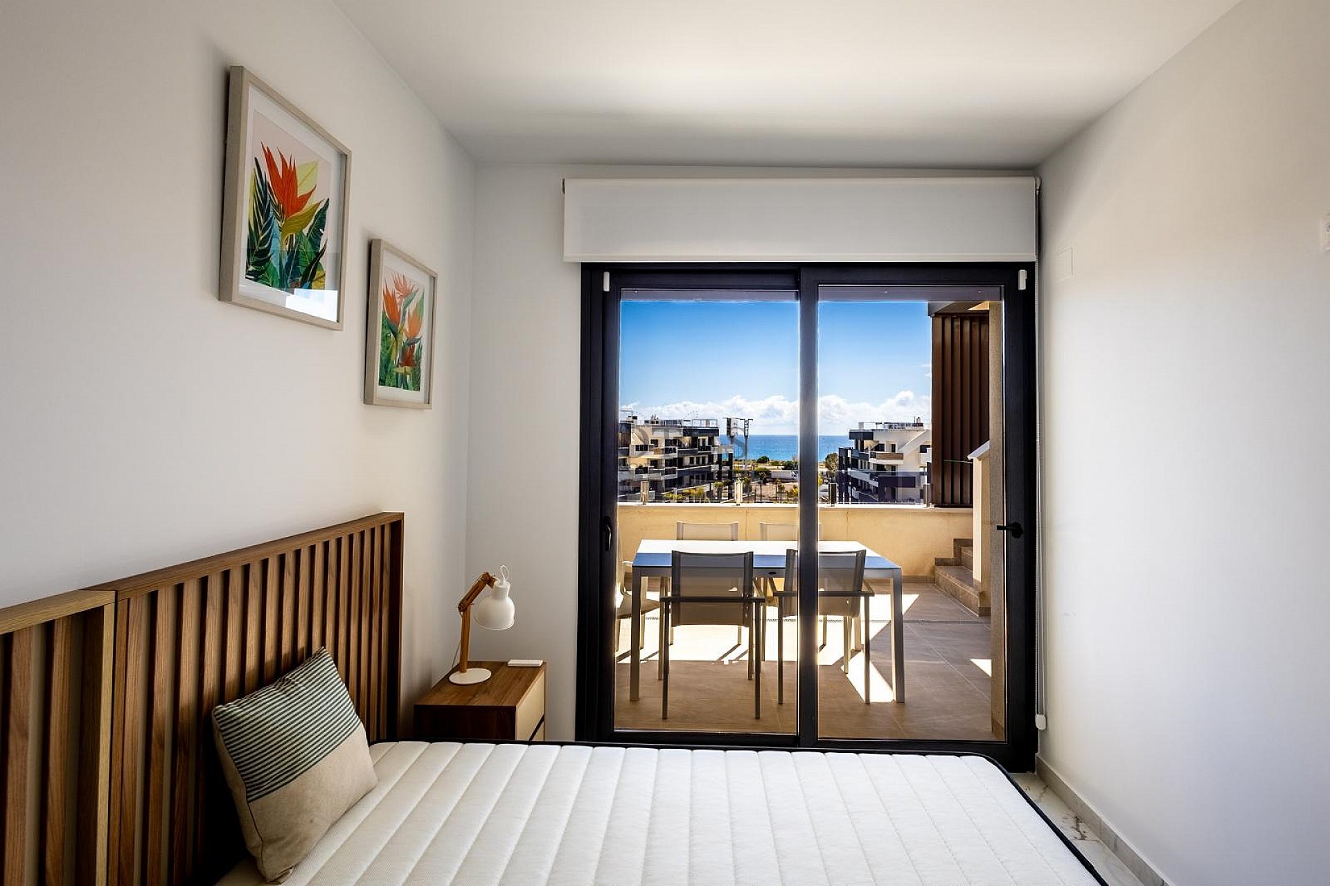 MODERN TAKVÅNING MED FANTASTISK HAVSUTSIKT OCH STOR PRIVAT TAKTERRASS. - Lotus Properties