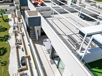 MODERN TAKVÅNING MED FANTASTISK HAVSUTSIKT OCH STOR PRIVAT TAKTERRASS. - Lotus Properties