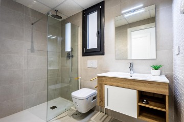 MODERN TAKVÅNING MED FANTASTISK HAVSUTSIKT OCH STOR PRIVAT TAKTERRASS. - Lotus Properties