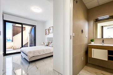 MODERN TAKVÅNING MED FANTASTISK HAVSUTSIKT OCH STOR PRIVAT TAKTERRASS. - Lotus Properties