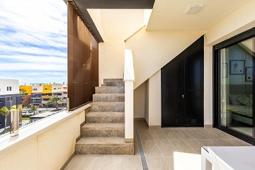 MODERN TAKVÅNING MED FANTASTISK HAVSUTSIKT OCH STOR PRIVAT TAKTERRASS. - Lotus Properties