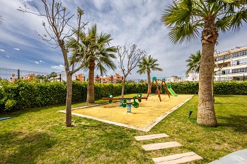 MODERN TAKVÅNING MED FANTASTISK HAVSUTSIKT OCH STOR PRIVAT TAKTERRASS. - Lotus Properties