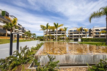 MODERN TAKVÅNING MED FANTASTISK HAVSUTSIKT OCH STOR PRIVAT TAKTERRASS. - Lotus Properties